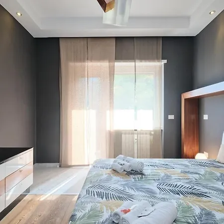 Vatican 4 Bedrooms Ac Appartement