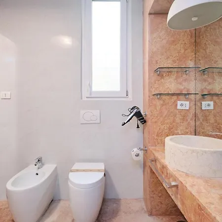 Vatican 4 Bedrooms Ac Appartement