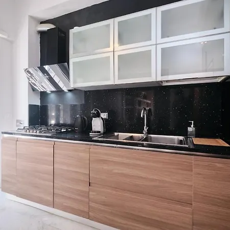 Vatican 4 Bedrooms Ac Apartment
